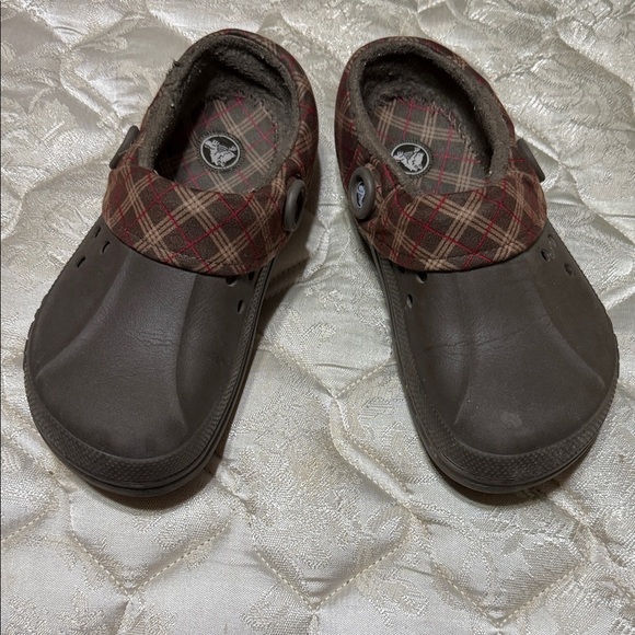 CROCS Other - Men’s/Womens Unisex Brown Plaid CROCS